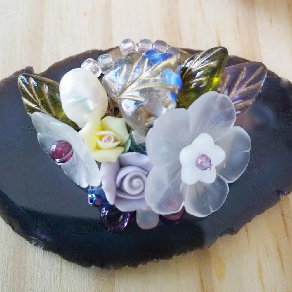 淡水パール(真珠)付きのエレガントな立体花ブローチ | 4枚目