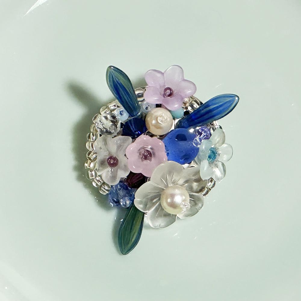 フォーマルやビジネスシーンにも合う立体花ブローチ | 4枚目