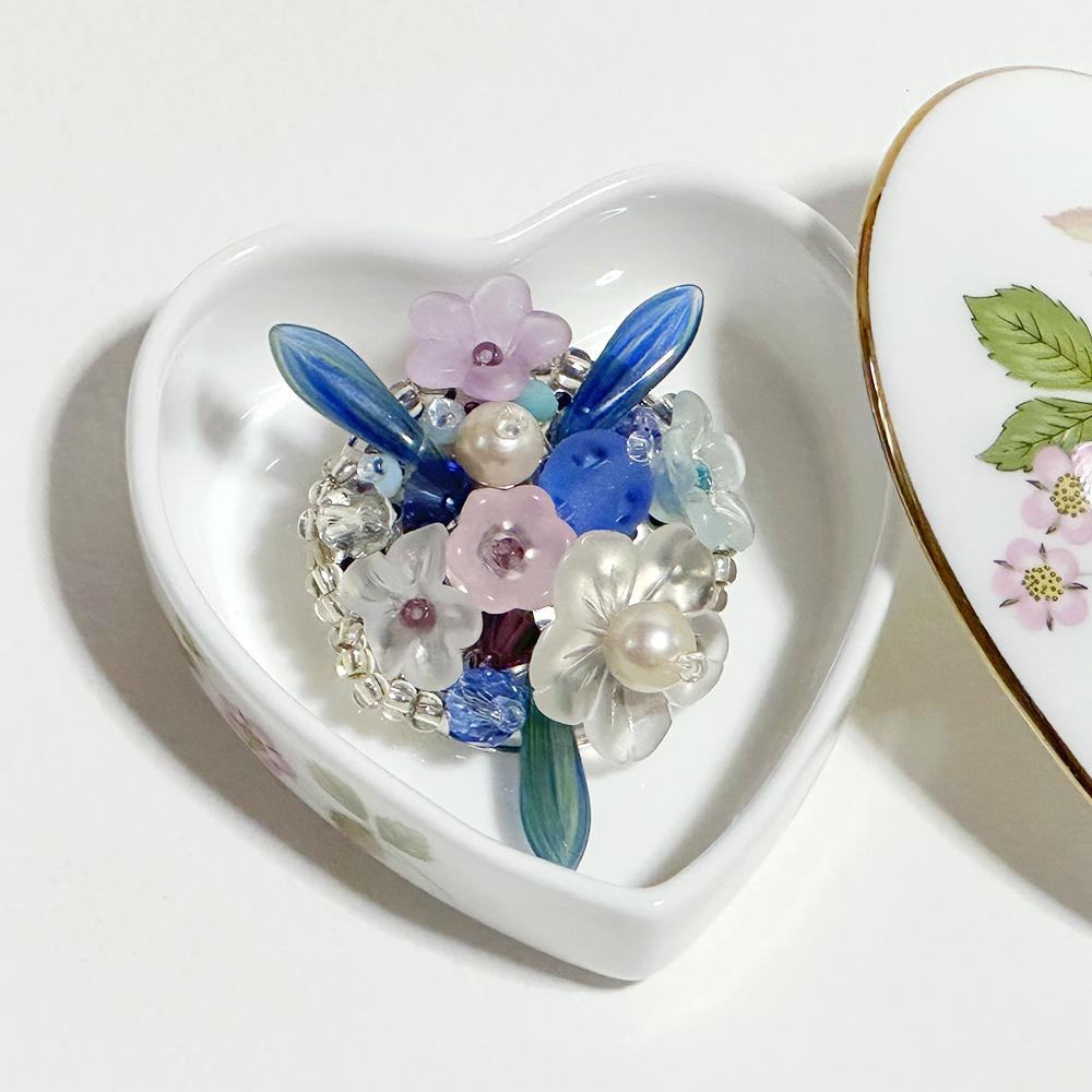 フォーマルやビジネスシーンにも合う立体花ブローチ | 7枚目