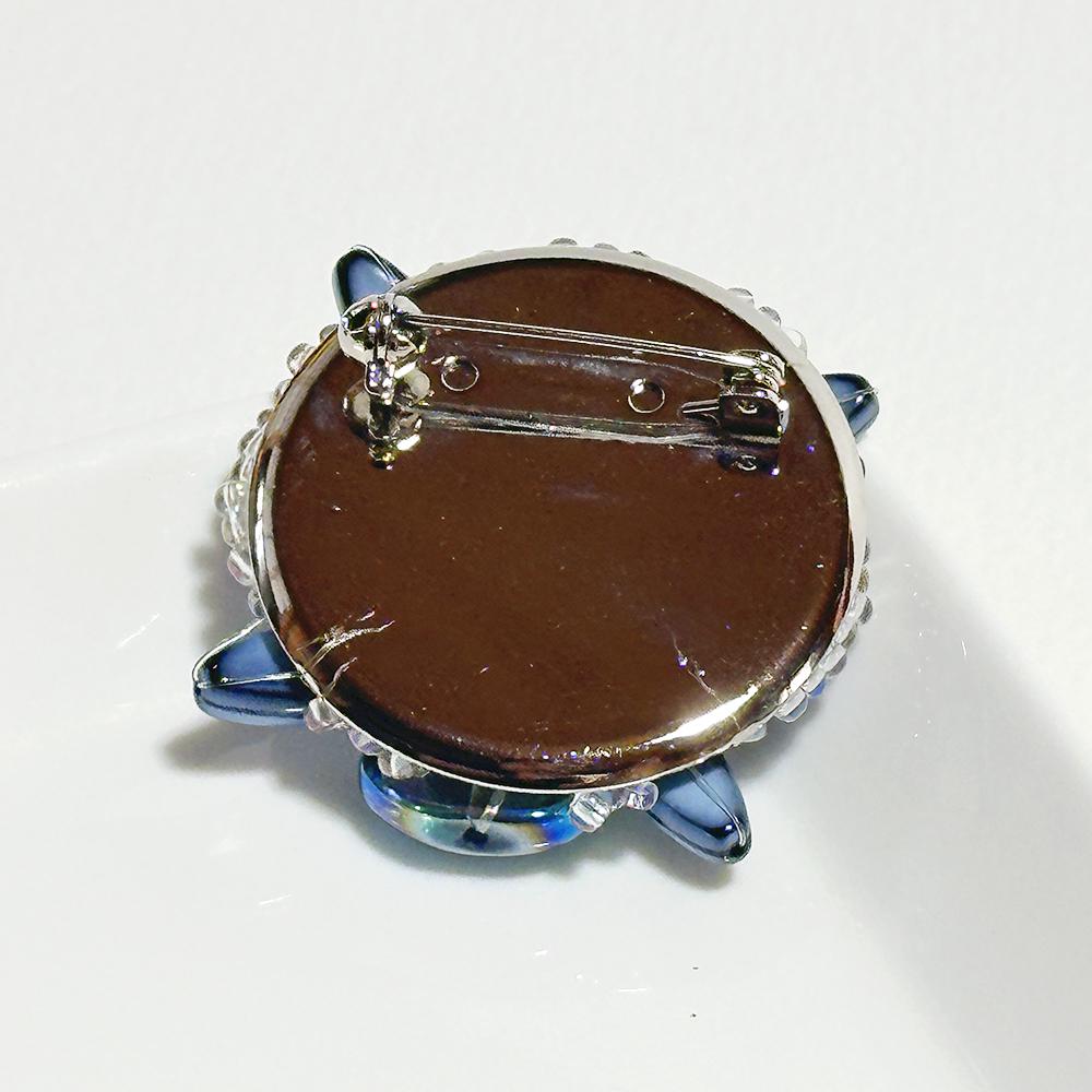 青い大粒ビーズが上品な大人立体花ブローチ | 8枚目