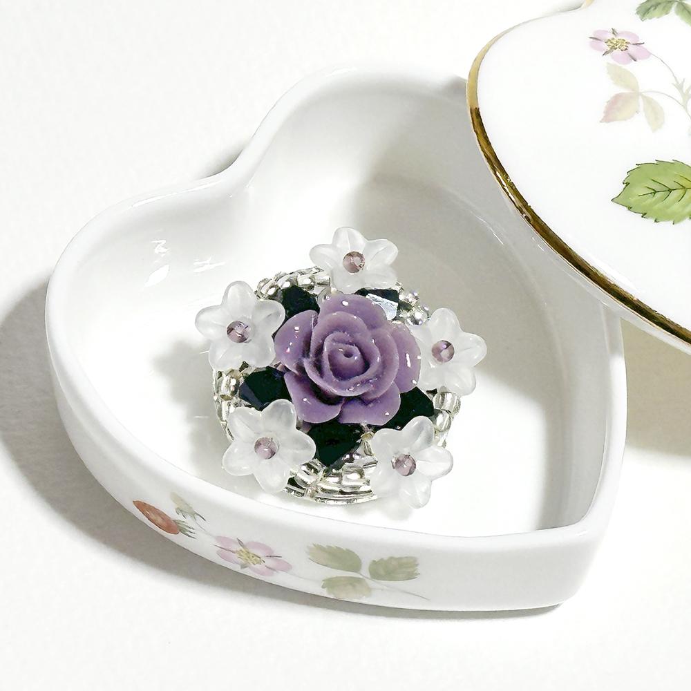 爽やかな色合いでフォーマルやビジネスシーンにも合う立体花ブローチ | 3枚目