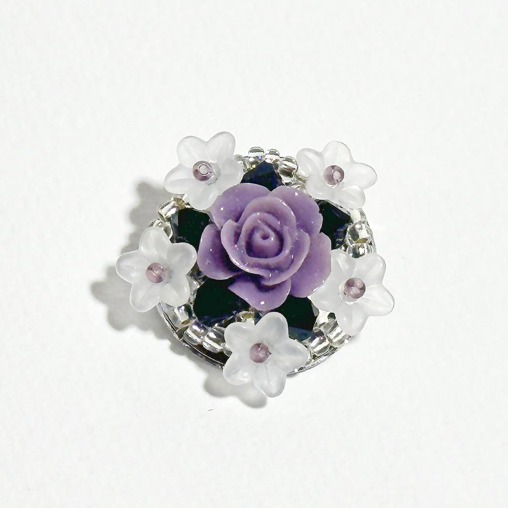 爽やかな色合いでフォーマルやビジネスシーンにも合う立体花ブローチ | 4枚目