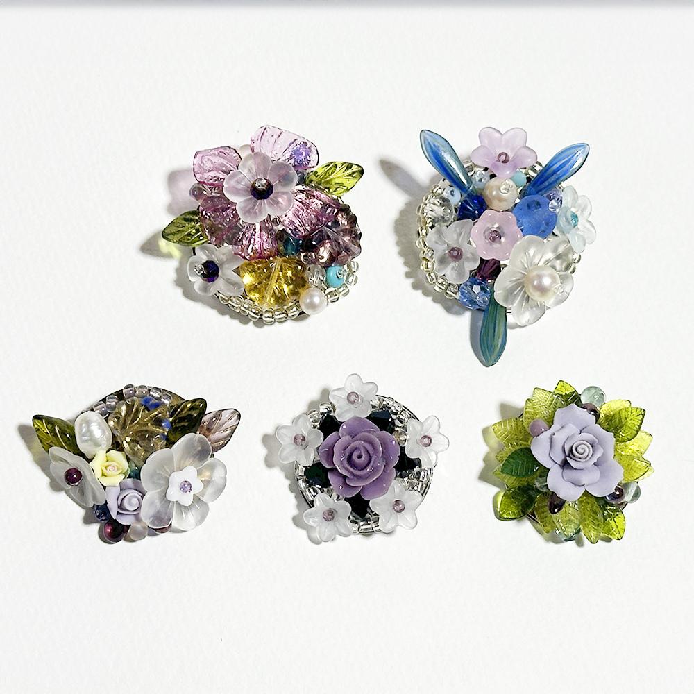 爽やかな色合いでフォーマルやビジネスシーンにも合う立体花ブローチ | 11枚目