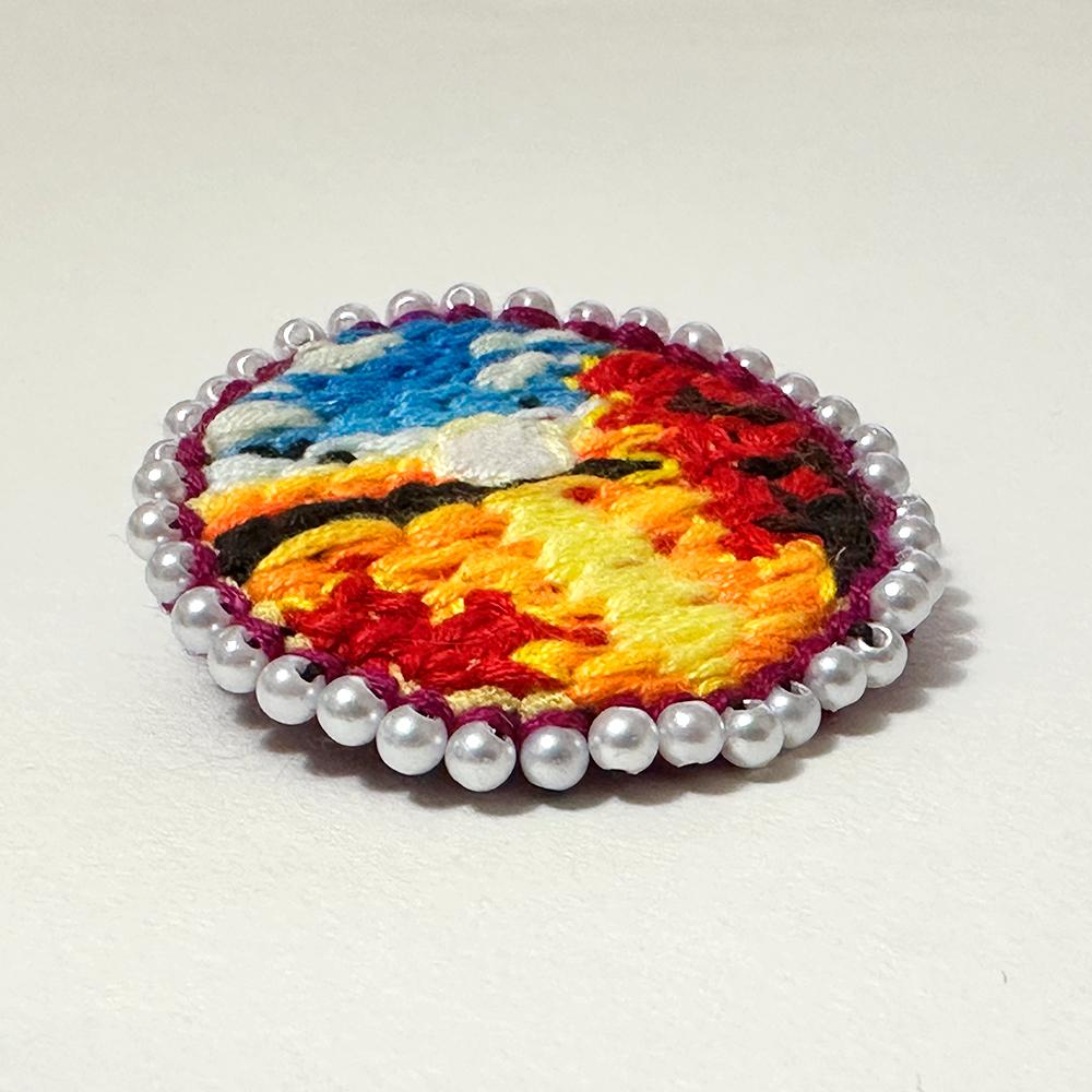 夕焼けと水辺と空のアート刺繍ブローチ　（紅葉／海／水面／川／太陽／パール） | 3枚目