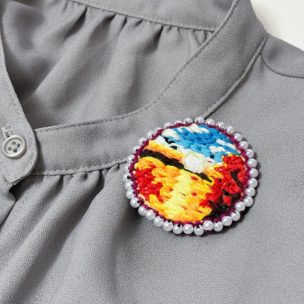 夕焼けと水辺と空のアート刺繍ブローチ　（紅葉／海／水面／川／太陽／パール） | 5枚目
