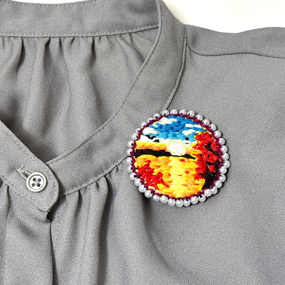 夕焼けと水辺と空のアート刺繍ブローチ　（紅葉／海／水面／川／太陽／パール） | 7枚目