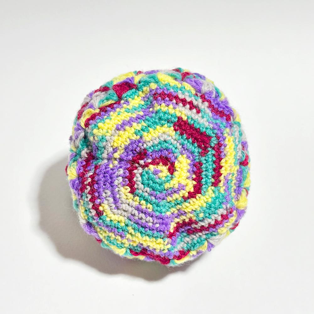 寒色系カラフルな手編みのポーチ　（毛糸ポーチ／かぎ編み／大人可愛い） | 3枚目