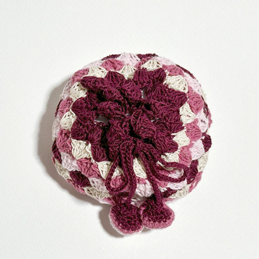 赤系でまとめた手編みのポーチ　（毛糸ポーチ／かぎ編み／大人可愛い） | 2枚目