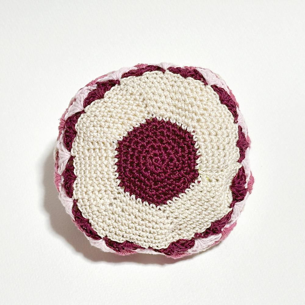 赤系でまとめた手編みのポーチ　（毛糸ポーチ／かぎ編み／大人可愛い） | 3枚目