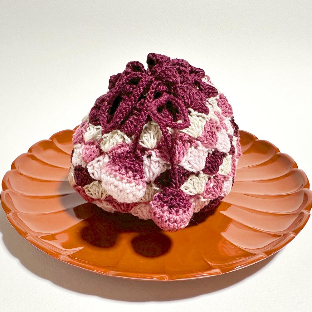 赤系でまとめた手編みのポーチ　（毛糸ポーチ／かぎ編み／大人可愛い） | 4枚目