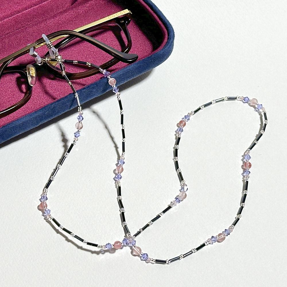 差し色のピンクが大人可愛い眼鏡チェーン　（ビーズアクセサリー／眼鏡ストラップ／サングラスアクセサリー） | 4枚目